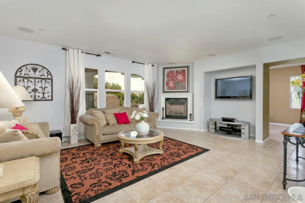 5562 NANDAY CT, OCEANSIDE, CA 92057, photo 4 of 28