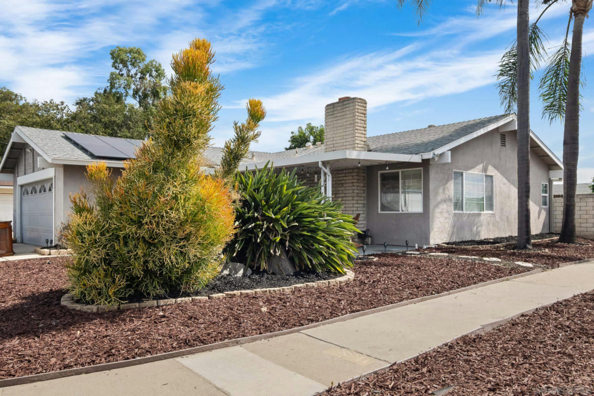 2201 E LINCOLN AVE, Escondido, CA 92027 Single Family Residence For